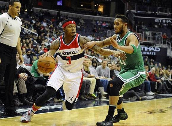 许多旅客首 许多旅客首