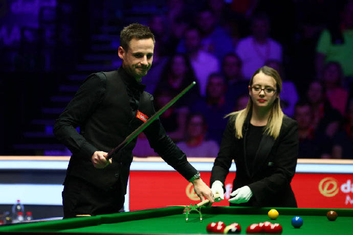 相比之下 相比之下